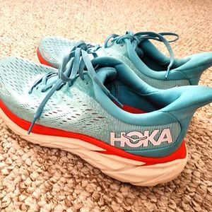 Hoka Women's Clifton 8 size 10B